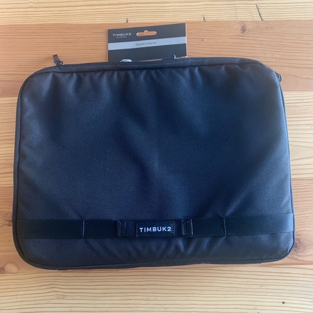 NWT Timbuk2 stealth folio in black